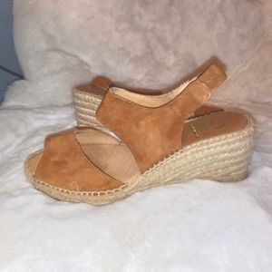 Espadrilles.